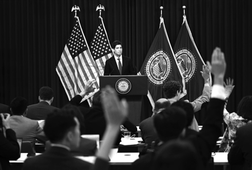 9月16日,在美国首都华盛顿,美国联邦储备委员会主席凯文·沃什出席记者会。新华社发